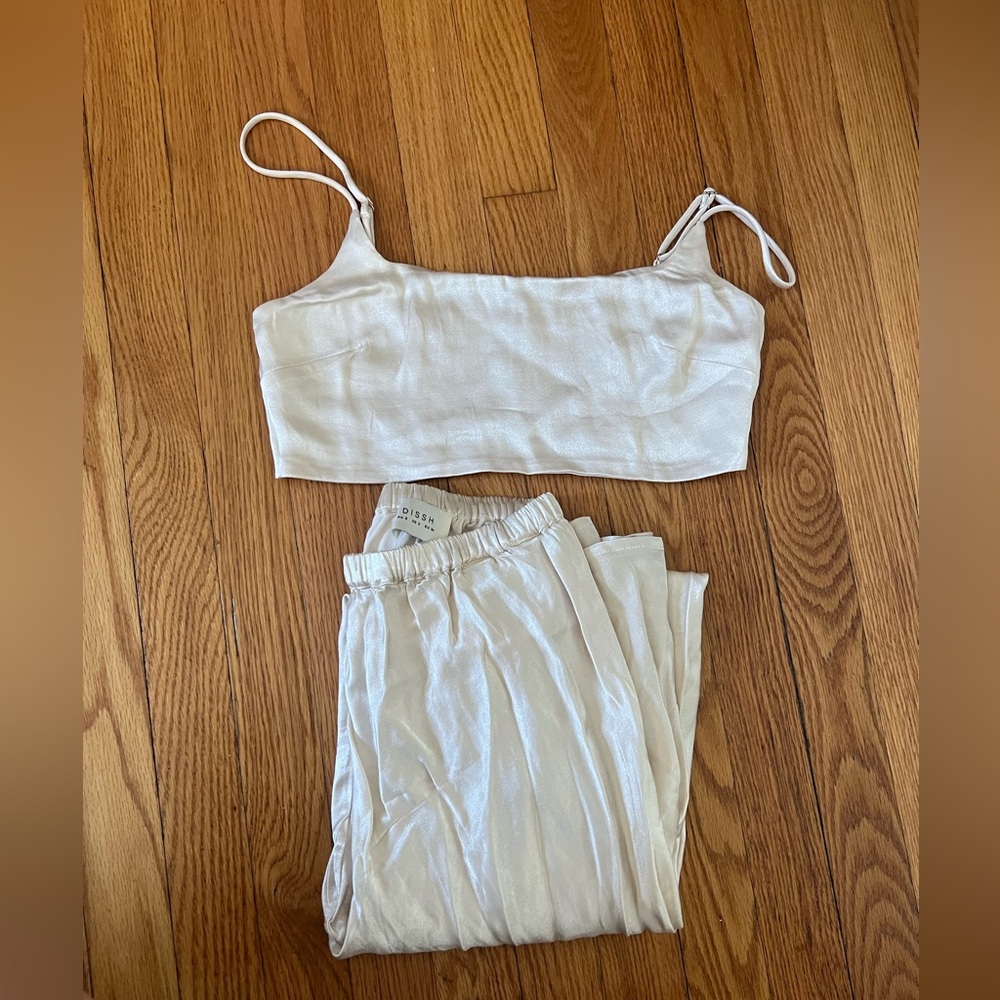DISSH Cream Two-Piece Set
